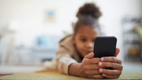 Children, teens more vulnerable to mobile threats - report